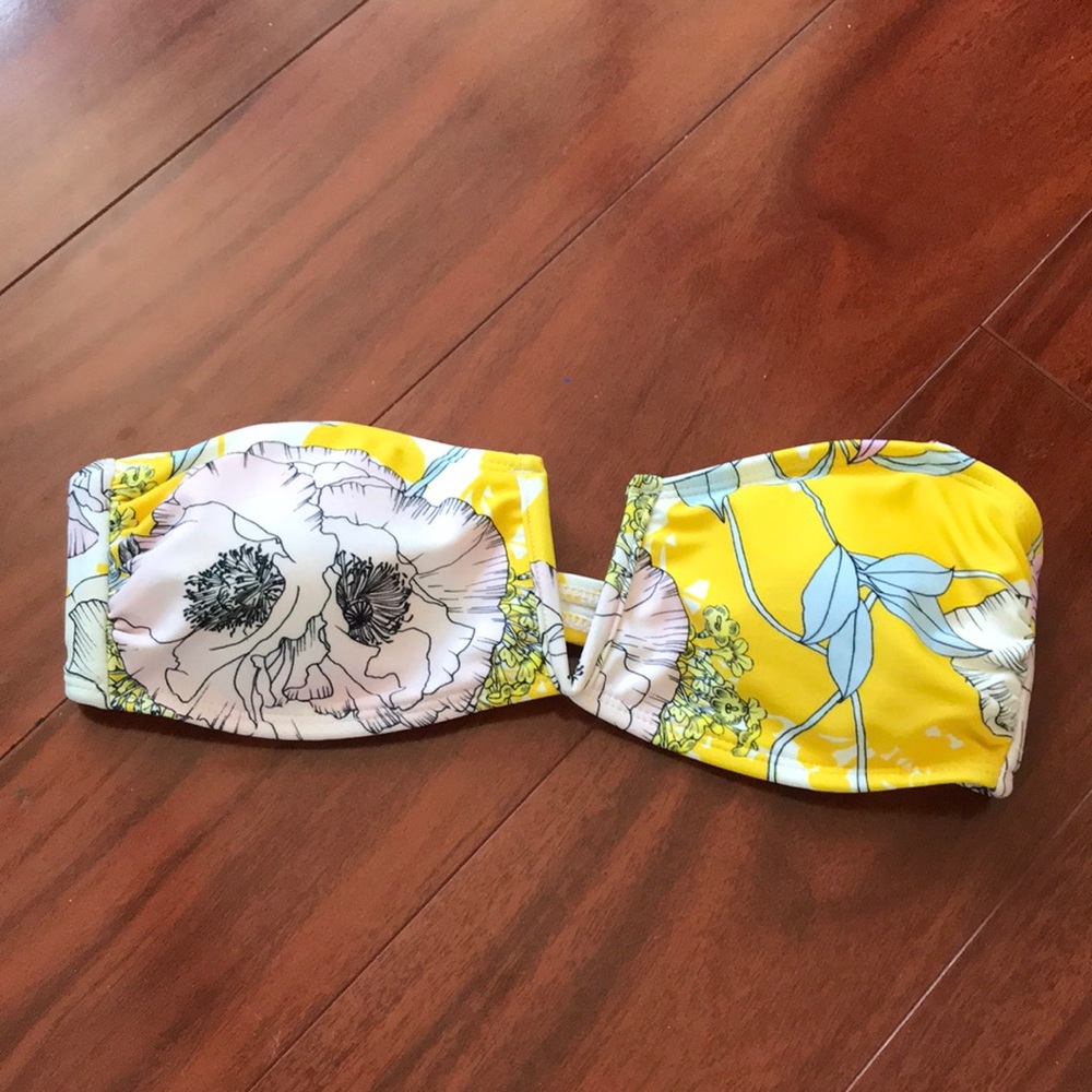 Bandeau bikini top with detachable straps